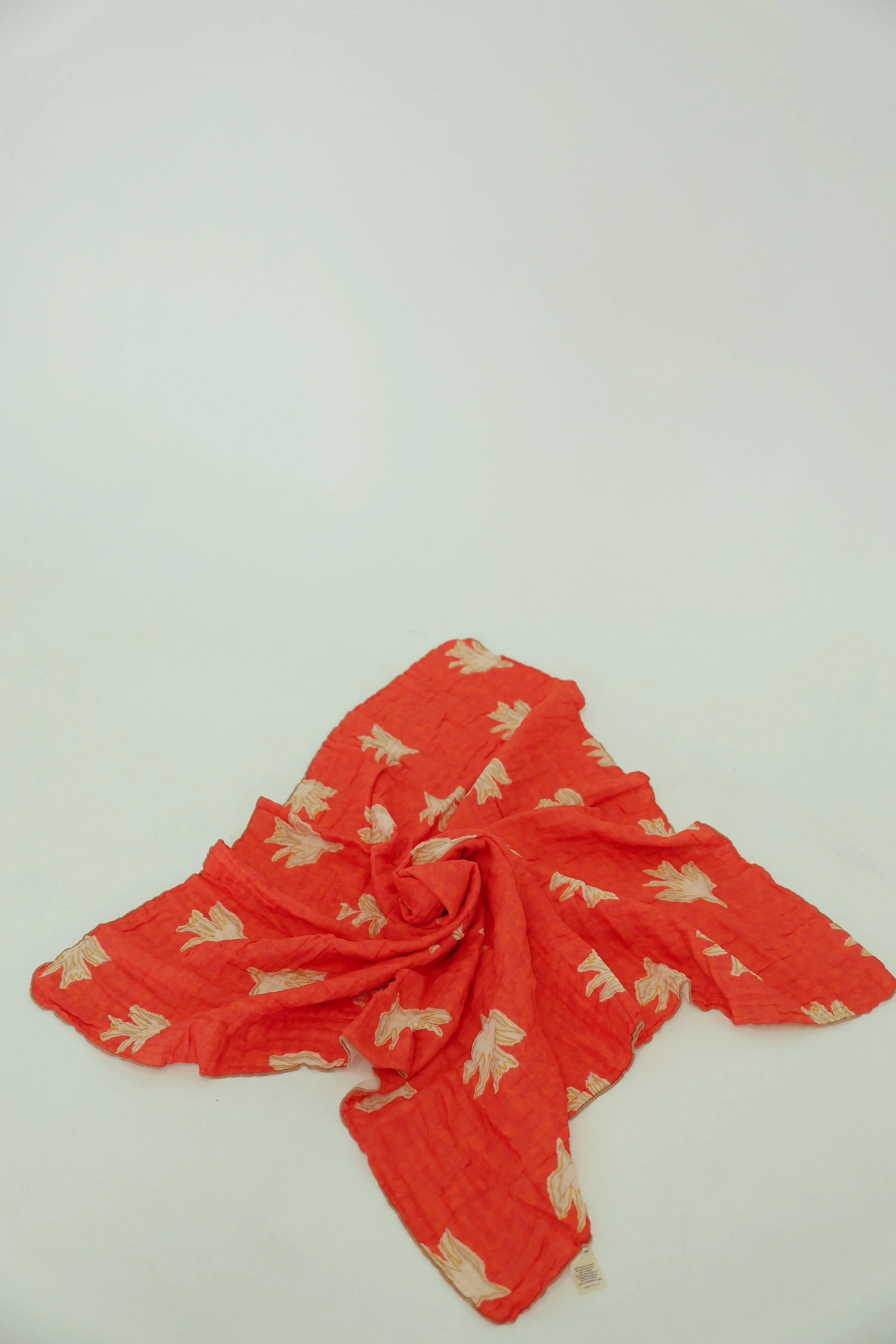 Le petit oiseau muslin swaddle